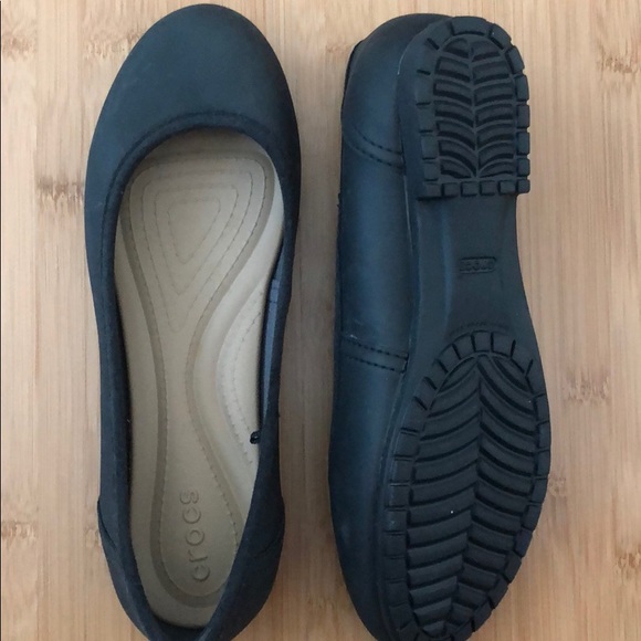 CROCS Shoes - Crocs Flats in Black. Size 9.